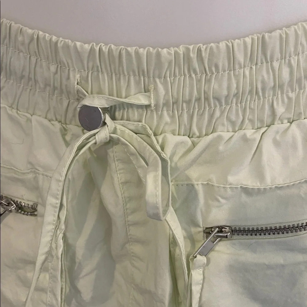ZARA MINI CARGO DRAWSTRING WAIST SHORT SKIRT LIGHT GREEN ZIPPER DETAIL SZ MEDIUM